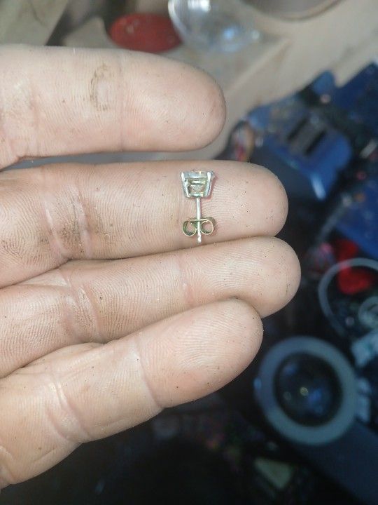 Men's Round Diamond π Earring