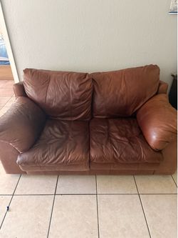 Brown couch 🛋️