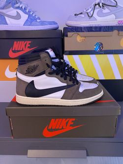 Travis Scott Jordan 1’s (10.5)