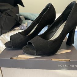 Black Heels- Lightly Used Very Comfortable 