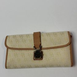 Dooney & Bourke vintage yellow wallet with gold clasp leather women’s pocketbook