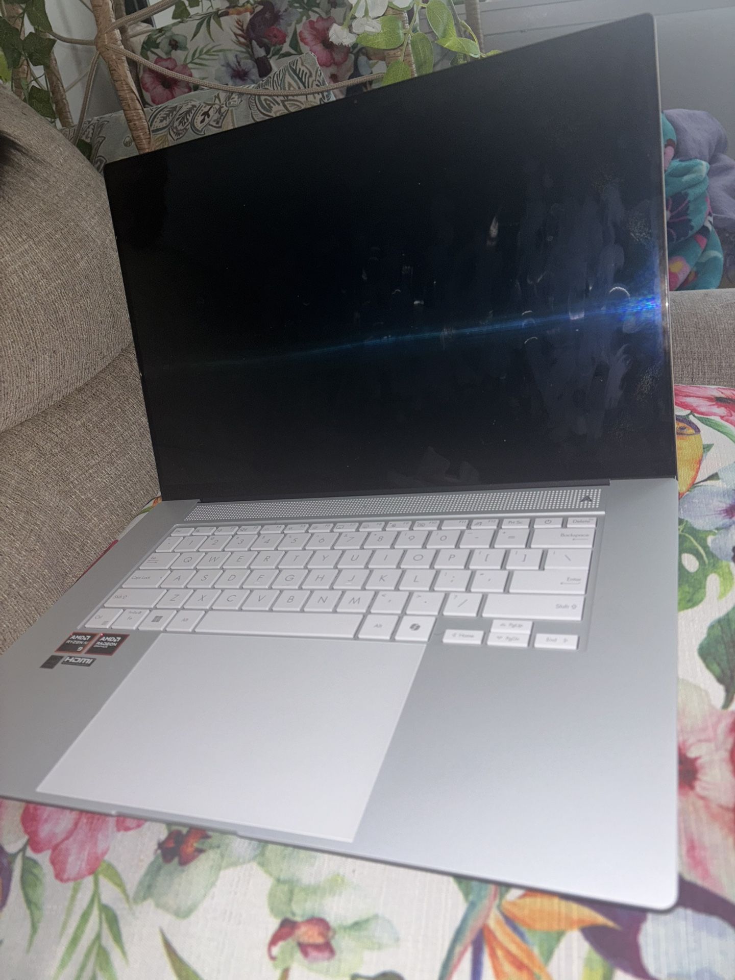 ASUS ZenBook S 16 – 3K OLED Touch | Ryzen AI 9 | 24GB RAM | 1TB SSD – $1,000