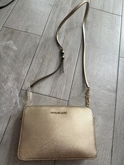 Michael Kors Women Gold Jet Set Large Travel Saffiano Crossbody Bag