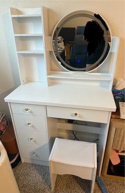Makeup Vanity!! 3 light mirror!! 31.5in W x 29.25in H (base) x 15.5in D