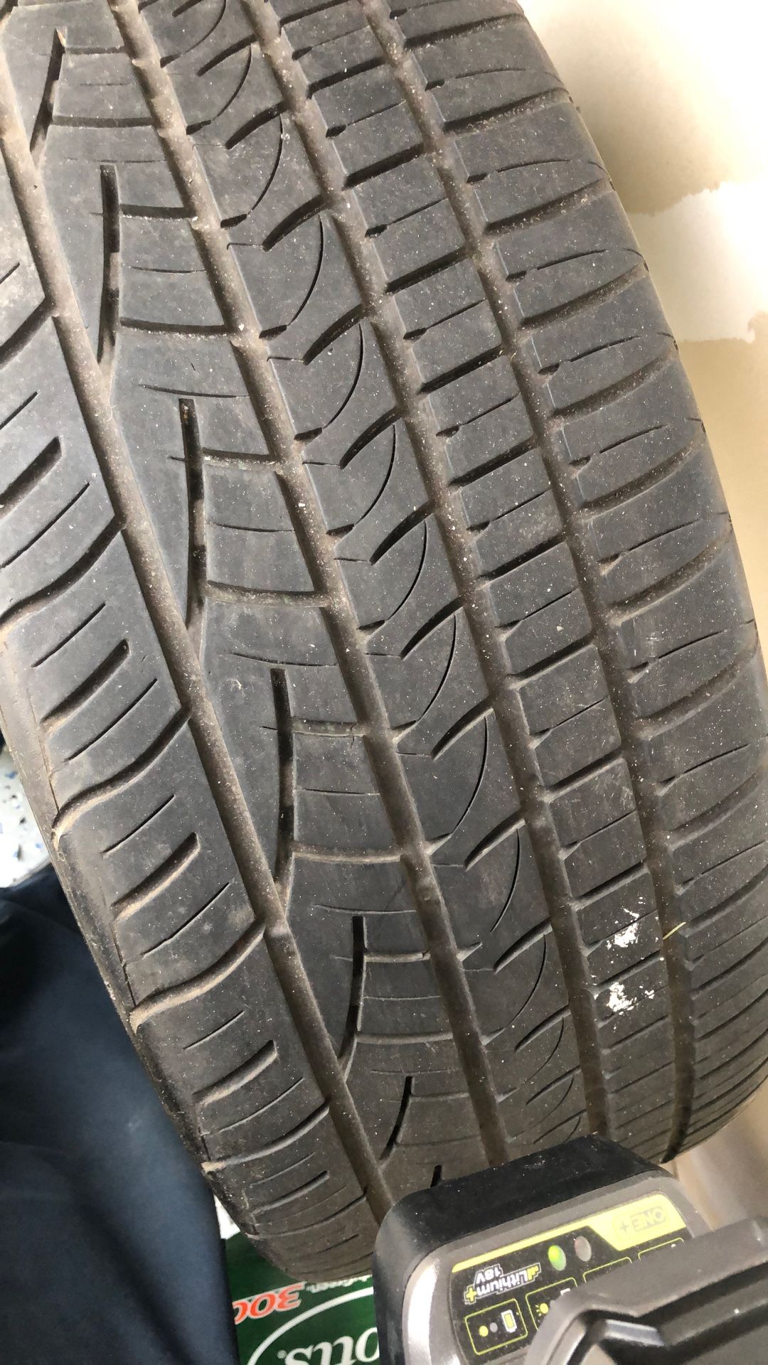 Tire. 245/45/20