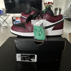 Jordan 1 Low SE Dark Beetroot Roma Green (GS)