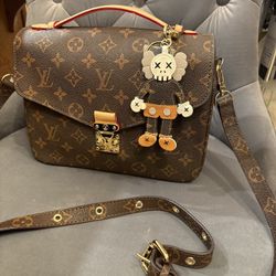 Louis Vuitton Bag Bought At Estate Sale Read Descriptions 
