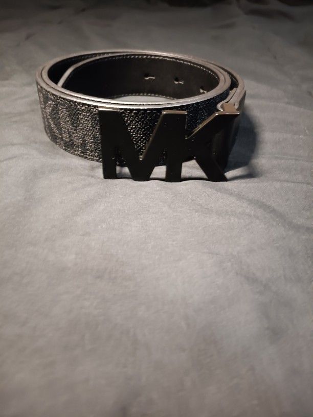 MICHAEL KORS BELT Black On Black PRICE $60 Or Offers?, Looking To Sell Didn't Really Want It Still Includes Tags LET ME KNOW 
