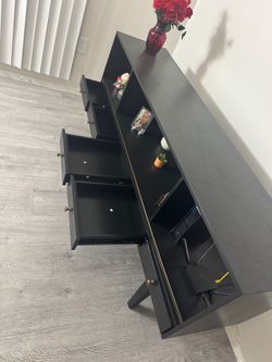 Mueble de TV / Centro de entretenimiento – $110 NEGOCIABLE