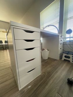 Nail station IKEA STYLE