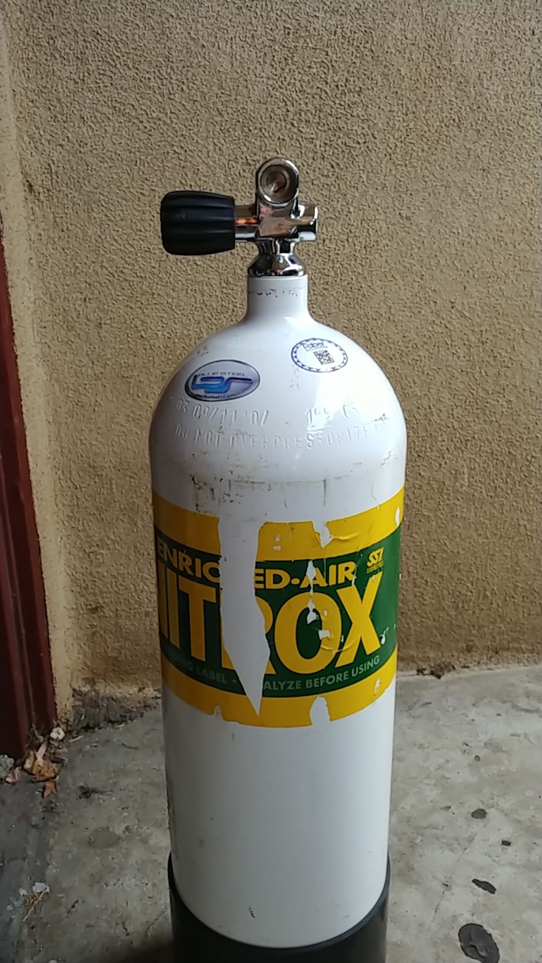 Scuba diving steel tank HP100