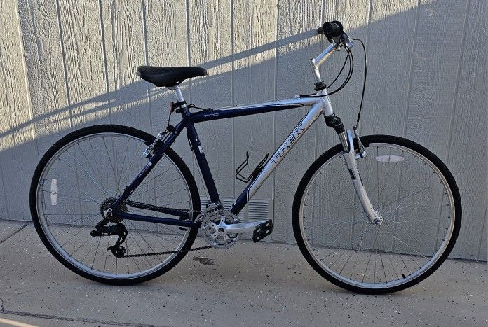 TREK 7100 Comfort Bike 
