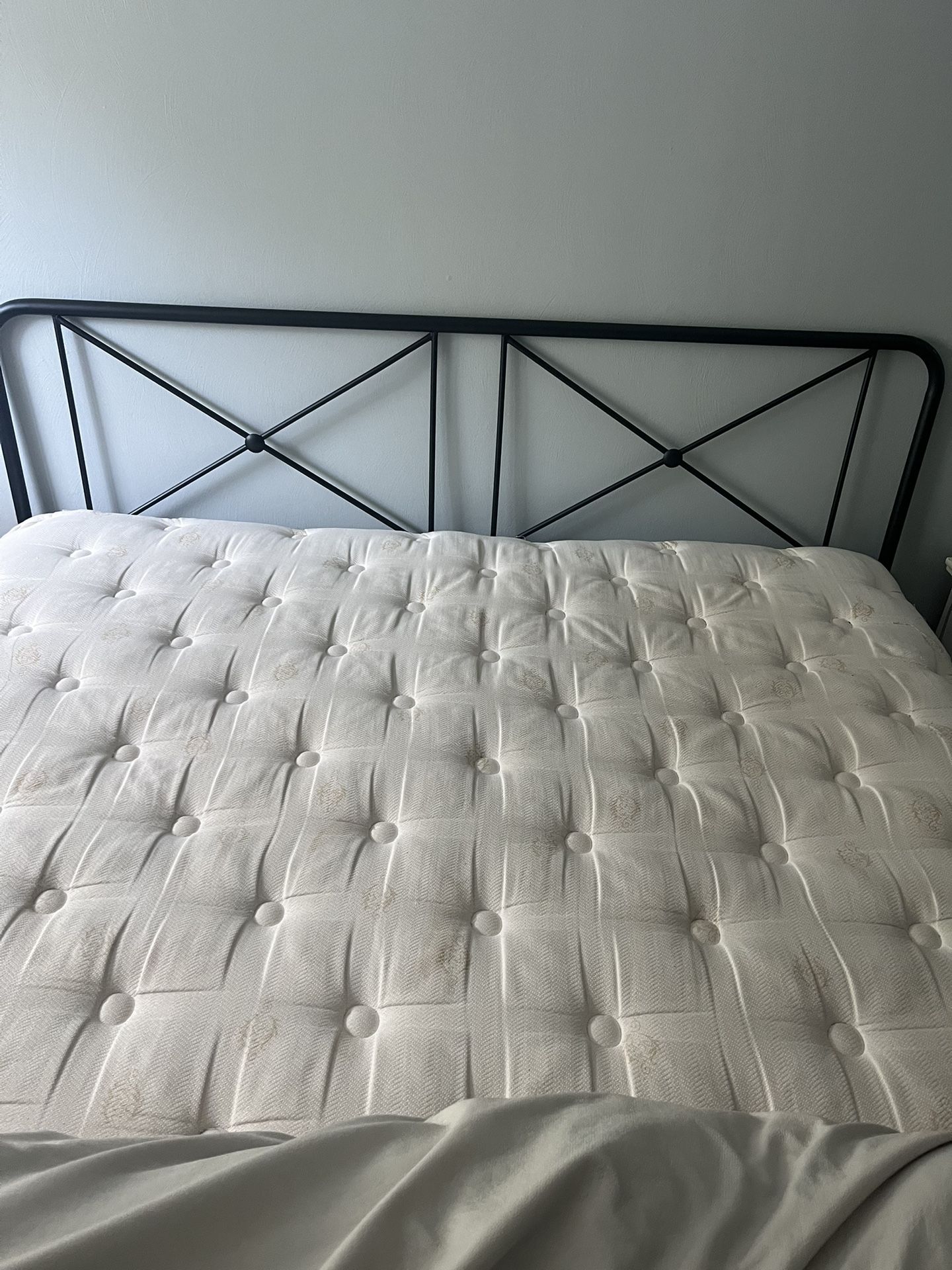 King Bed - Headboard, Frame, Legs, Mattress & Boxspring 