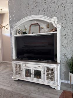 Entertainment center