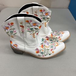 Women’s Size 10 Cowboy Boots