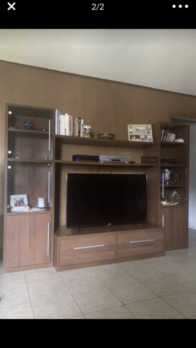 TV STAND WITH BOOKSHELVES