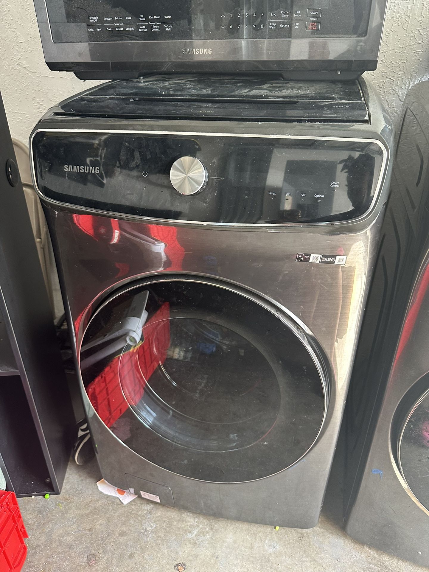 6-cu ft High Efficiency Steam Cycle Smart Front-Load Washer (Brushed Black) ENERGY STAR