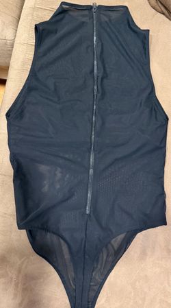 Women's Black Mesh Zipper Athletic Tank Top Alice and Olive size M