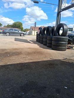 Llantas por set o solo una dos las que nesecites barato aqui se las montamos y balanceamos pregunte por la talla que busque