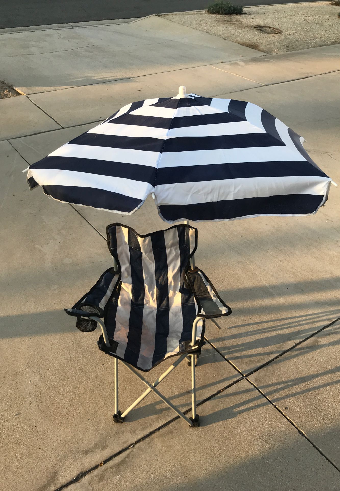 Outdoor Kids chair with umbrella