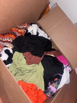 100+ Pieces Women's & Youth Clothing Bundle – New & Like New