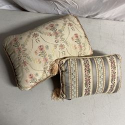 2 Farmhouse Chic Style Decorative Pillows