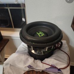 -DC Audio Level 6 4500 watt RMS 15' subwoofer