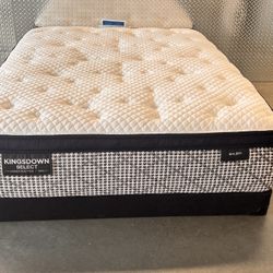 Like New Thick Queen Size Pillowtop Mattress