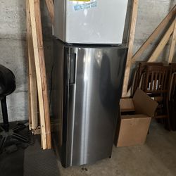 Brand New LG 6cf Refrigerator