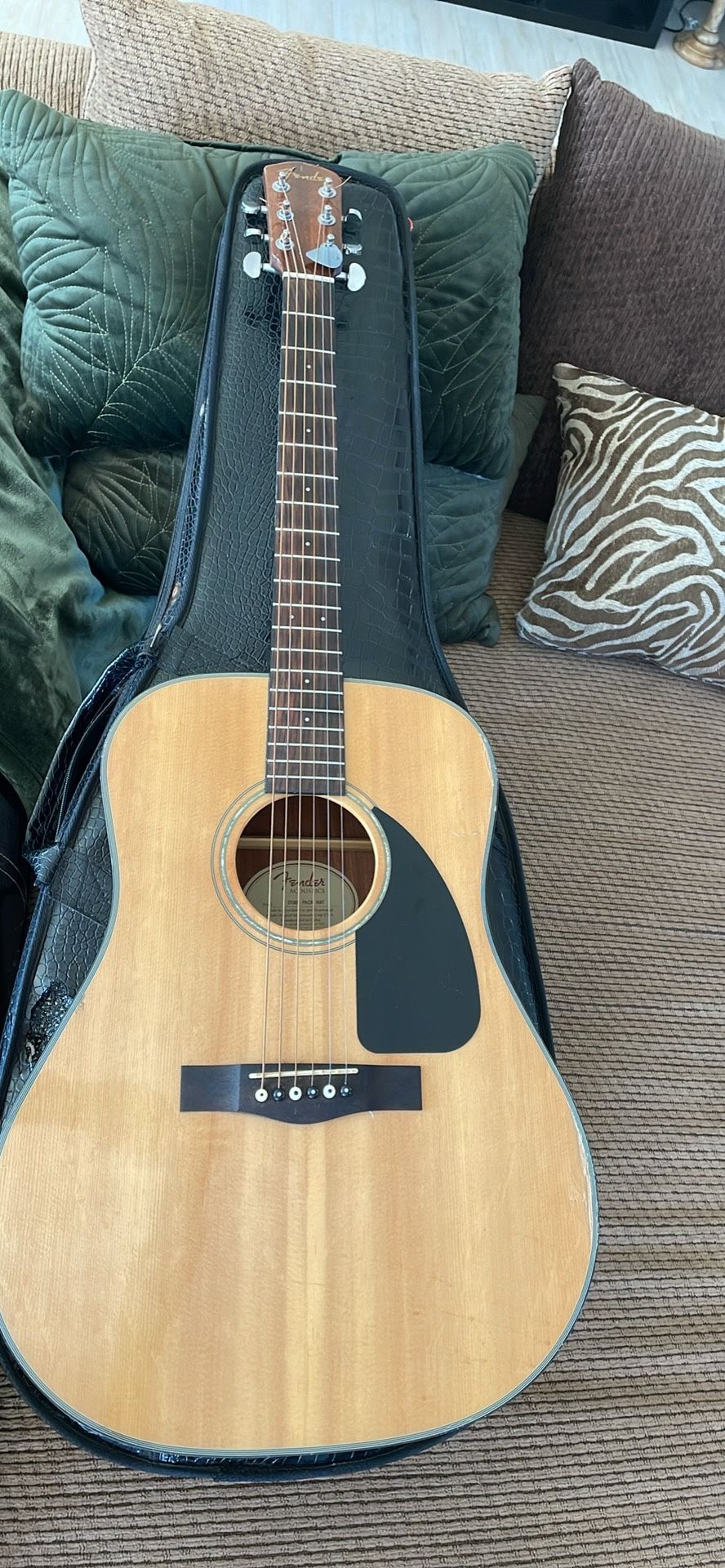 Fender Acoustic DG8S NAT 6 Strings Guitar In Hard Carrying Case
