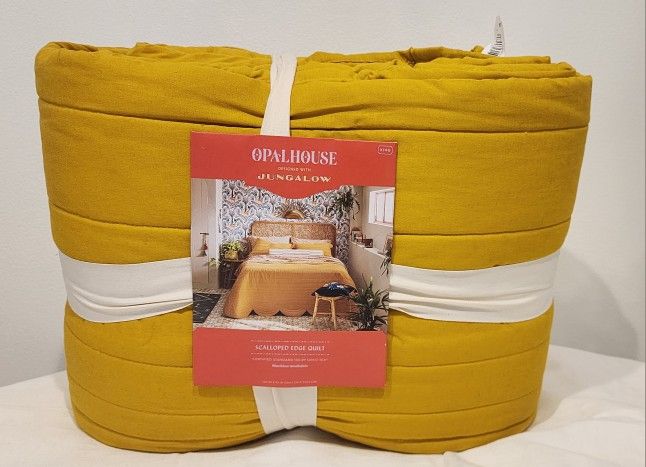 Opalhouse Designed With Jungalow Scalloped Edge Quilt King Gold