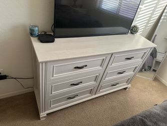 Dresser and 2 nightstands