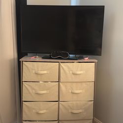 Dresser/ Tv Stand