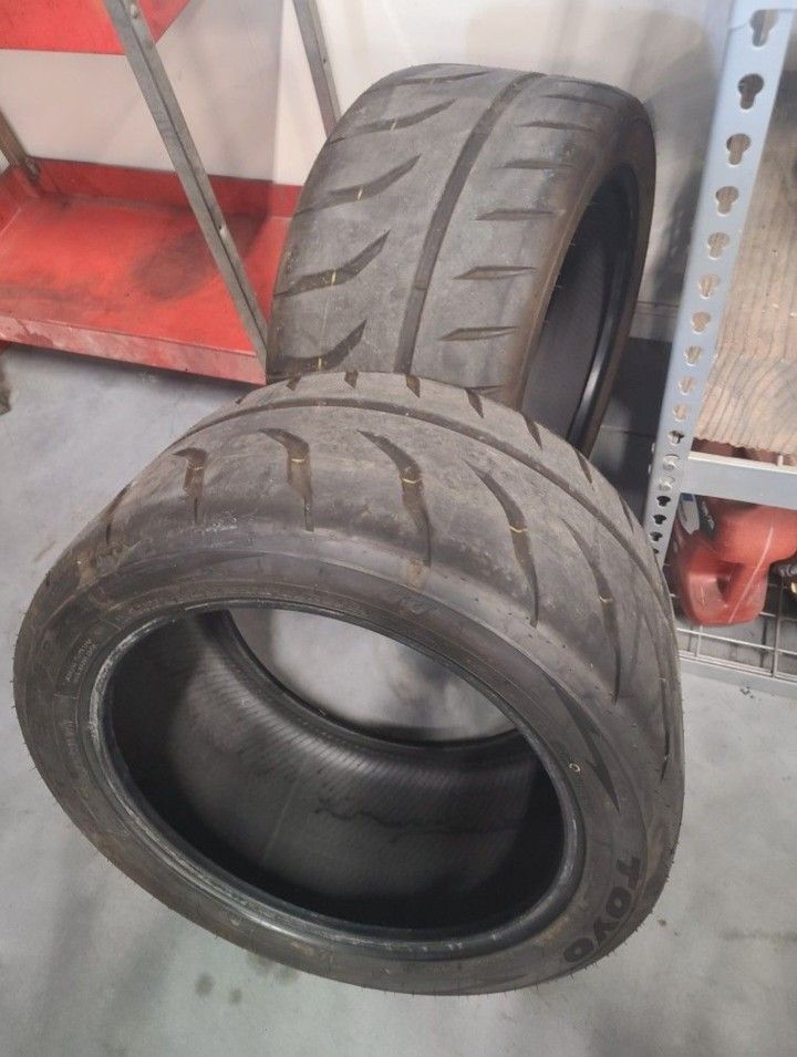 305 35 18  Toyo R888