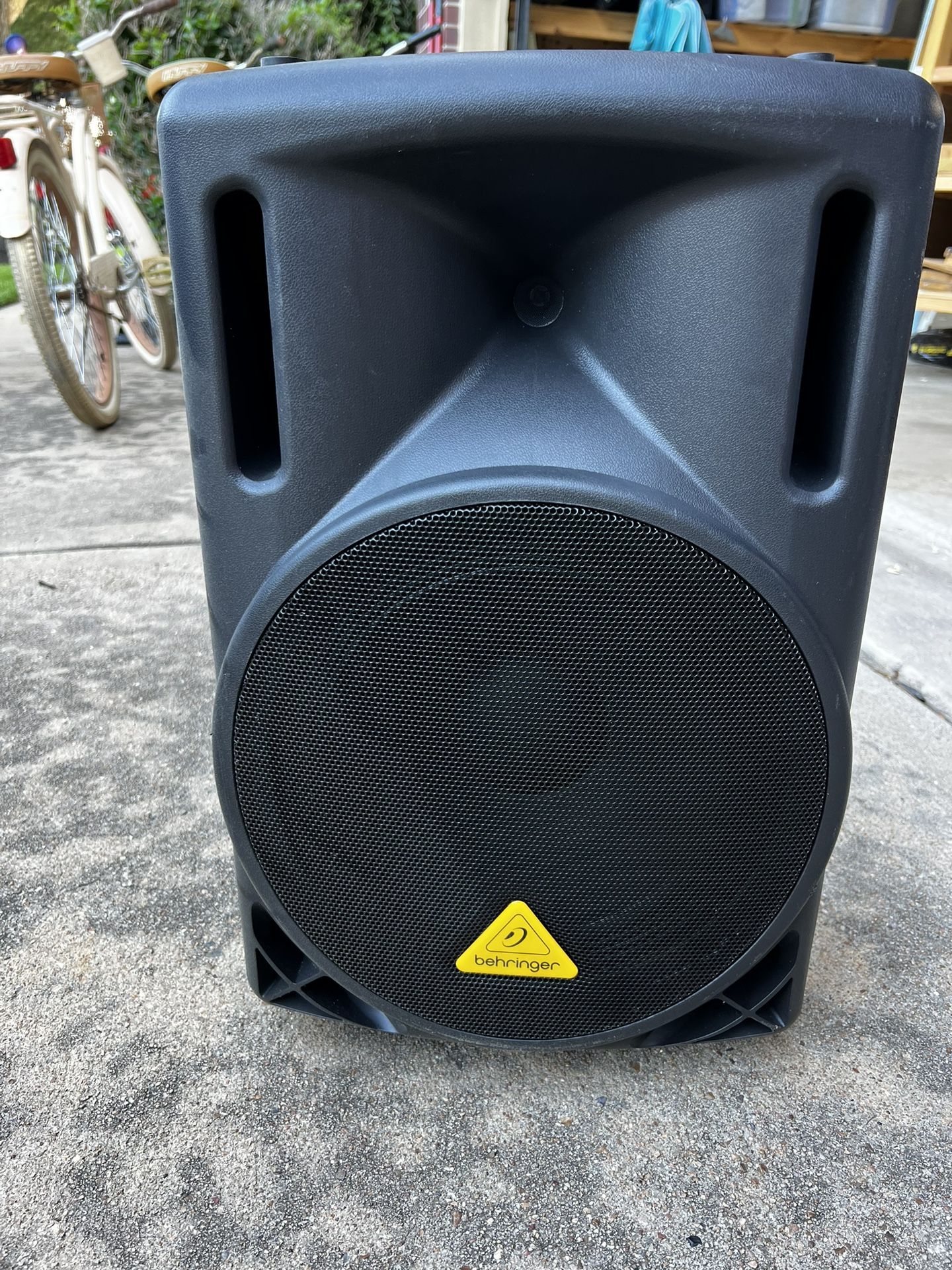 Behringer Eurolive B212D 550W 12 inch Powered Speaker