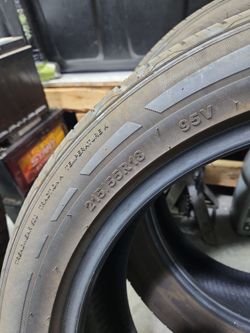 215/55R18 95V Car Tire
