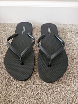 Womens Size 10 old navy flip flops