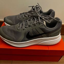 Nike Run Swift 2 - Size 9 - Like New