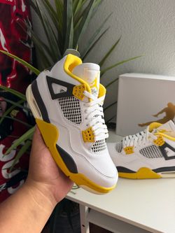 Jordan 4 Vivid Sulfur