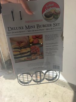 Charcoal Companion Deluxe Mini Burger & Slider Set – Grilling Basket, Press & Cutter