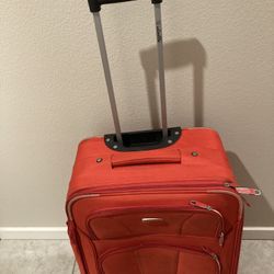 Dielle Medium Red Luggage. Rarely used Luggage