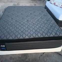 Sealy Queen Pillowtop Mattress And Box Spring 