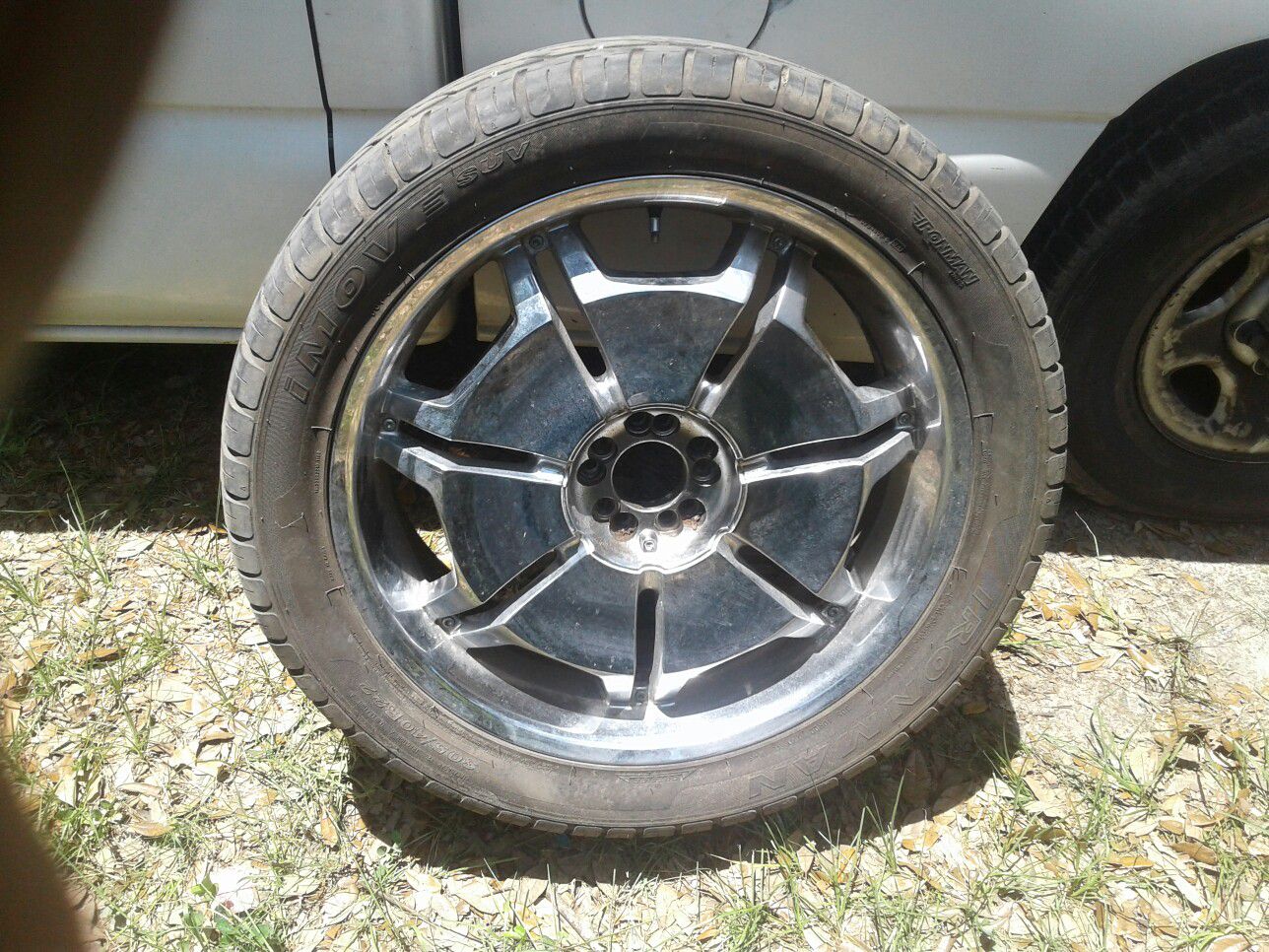 Set of 22 inch universal rims and tires