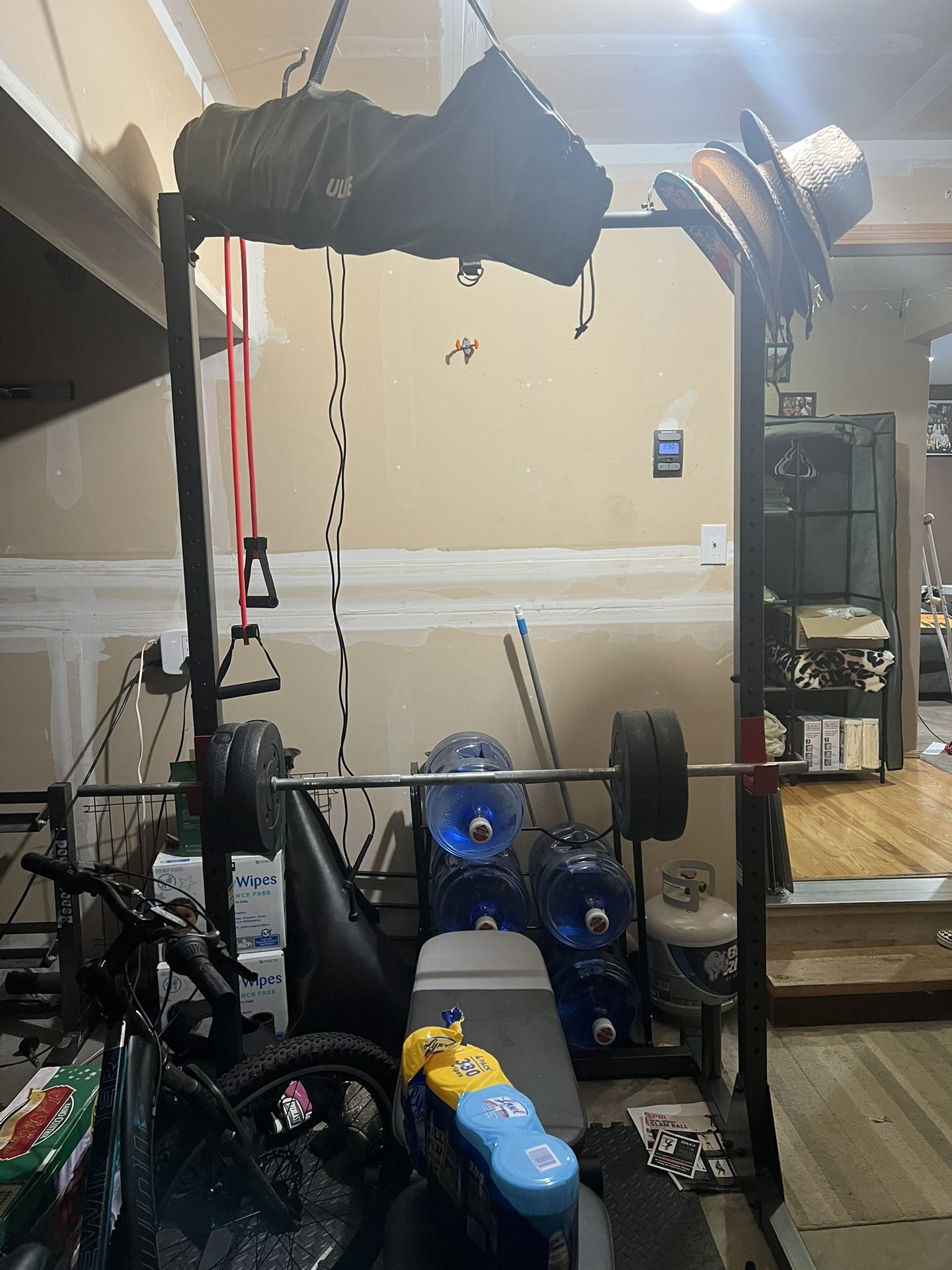 bench press/squat rack