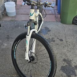 Giant Bike 27.5 Adult
