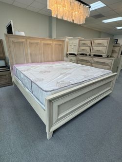 King bed frame (FREE 24H DELIVERY AND SETUP)