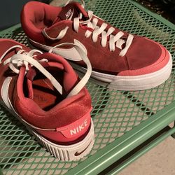 Women’s Nike Valentine Legacy Sneaker 9.5