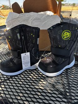 Kids Snow Boots Black with Neon Green Print