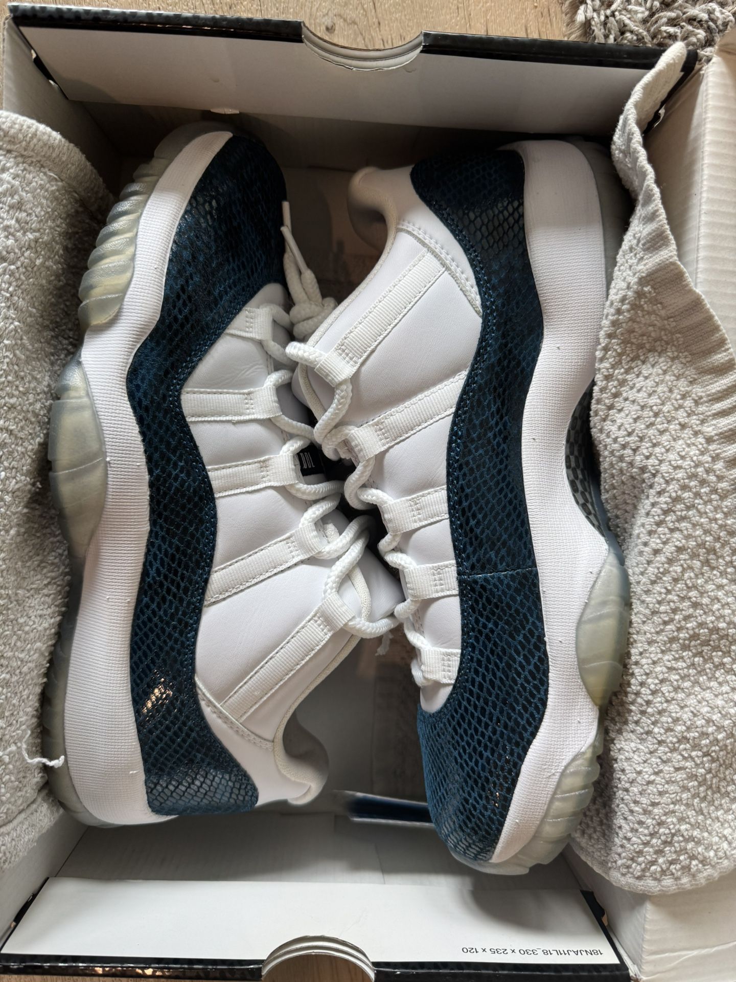 Jordan 11 Low Snakeskin (navy)