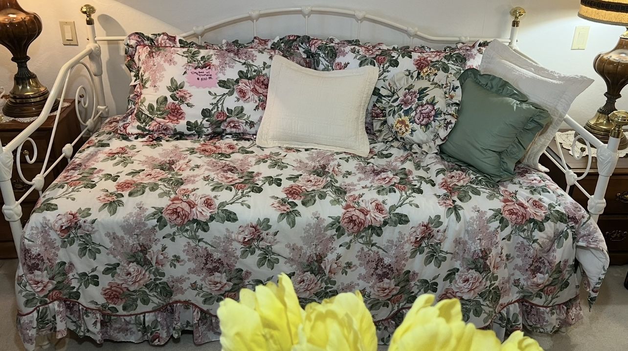 Vintage Heart Daybed